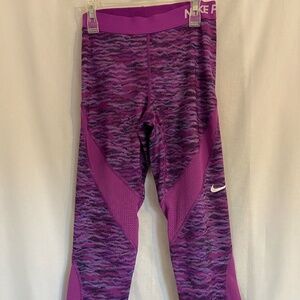 Womens Nike Pro dri fit purple capri leggings~printed design~mesh accents~Medium